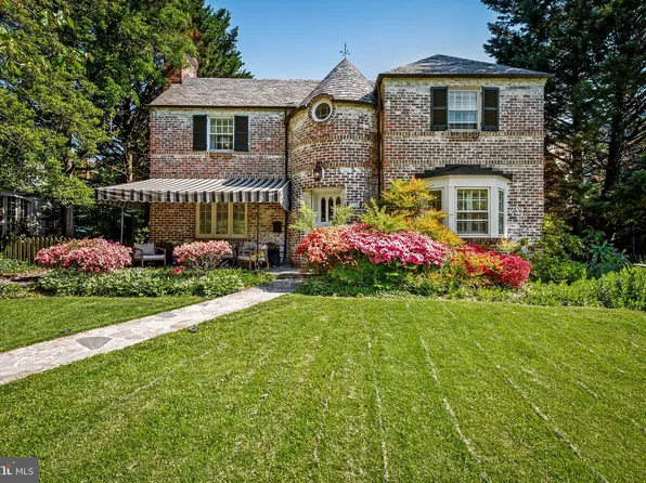 212 Saint Dunstans Rd, Baltimore, MD 21212