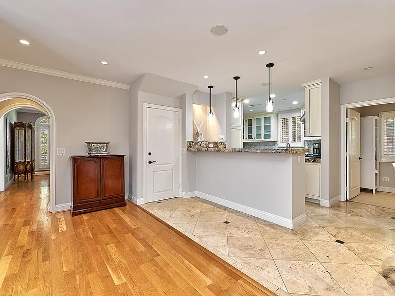 950 S Longwood Ave — Photo 16