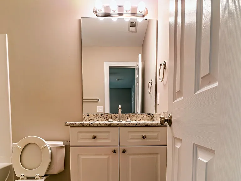 208 Sir William Ln — Photo 24