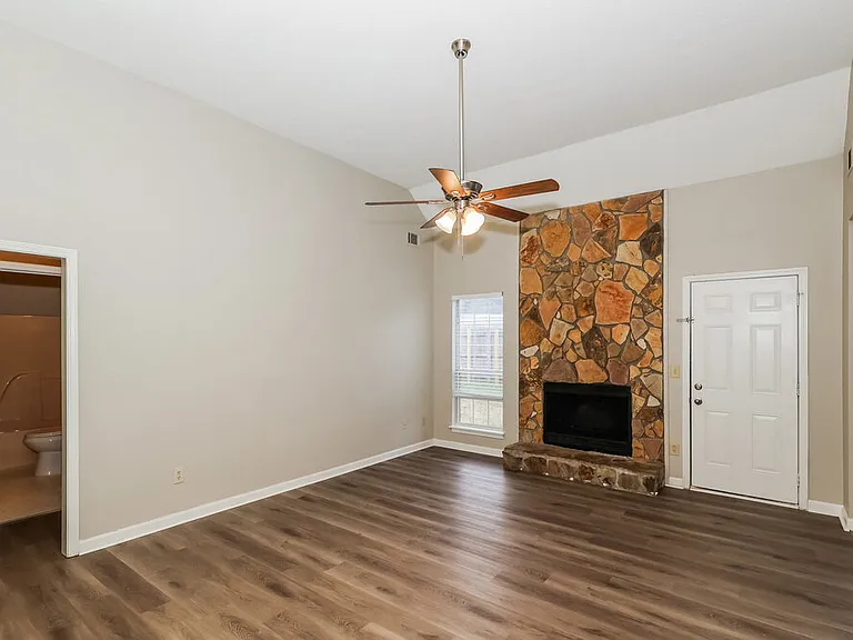 495 Anna Ave — Photo 6