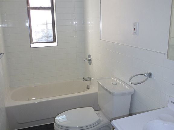 5th image of 221 Linden Blvd APT F16