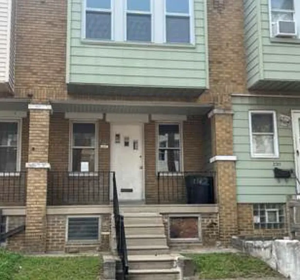 2073 Wilmot St — Photo 1