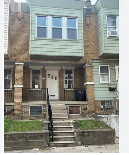2073 Wilmot St Photo 1