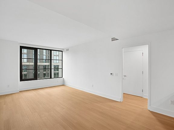4th image of 499 President St #619