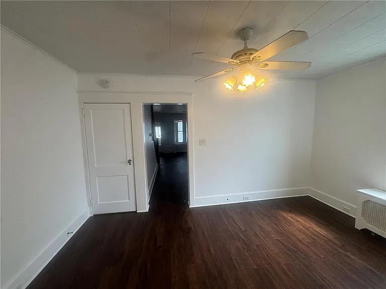 111 E Elm St — Photo 16