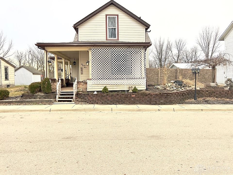 1st image of 223 W Poplar St