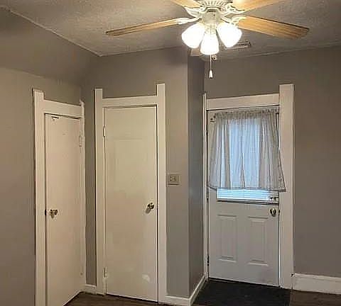 5th image of 407 1/2 Walnut Dr #B