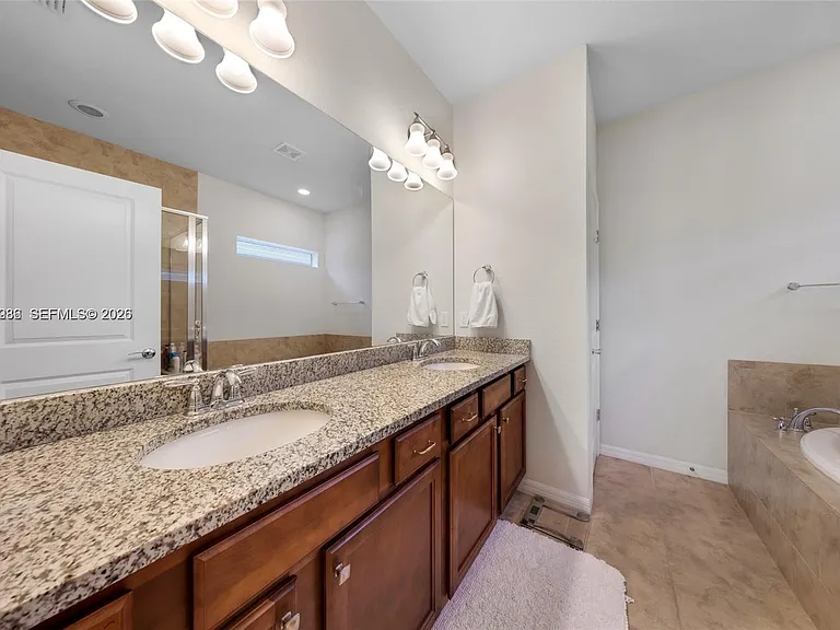 932 Banyan Dr — Photo 15