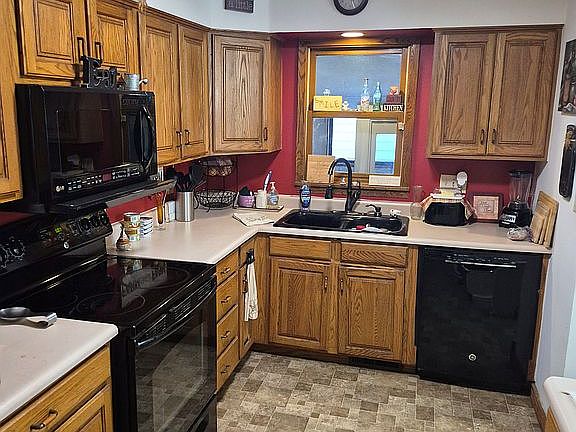 3rd image of 1238 Hillcrest Ln