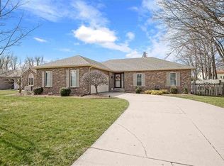 1405 Willow Dr, Auburn, IN