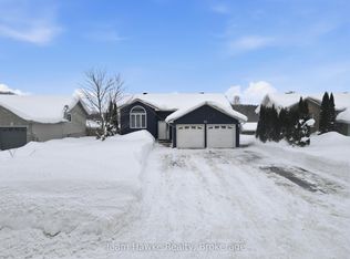52 Mercer Cres, Penetanguishene, ON L9M 1W3
