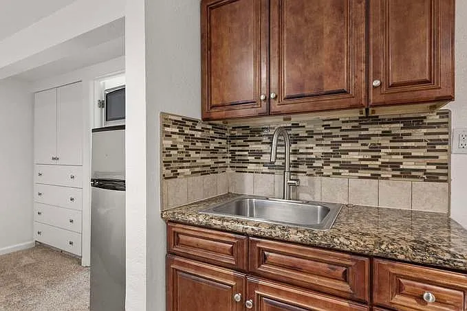 1238 S Mullen Ave — Photo 4