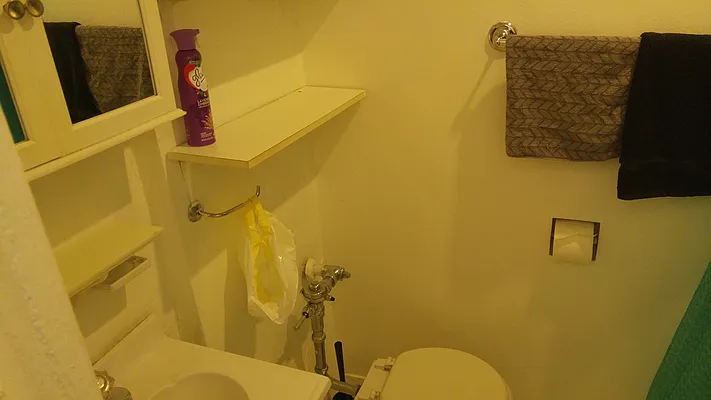 Rented by Downtown Mgt & Realty LLC | media 33