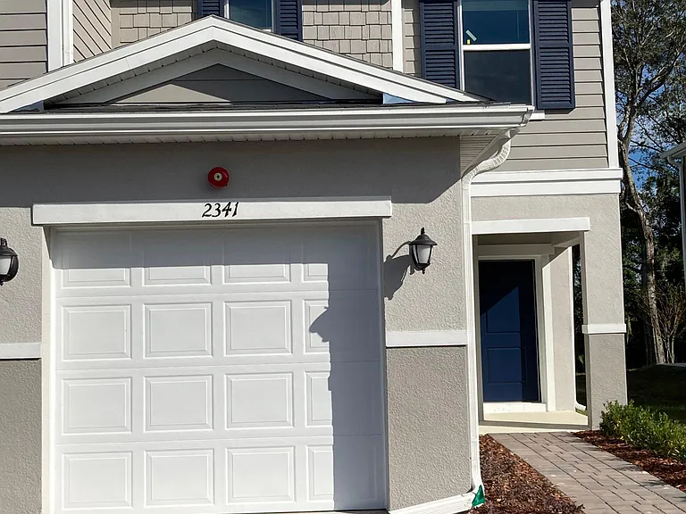 End unit with single car garage and entrance
