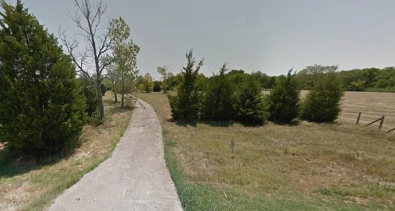 1900 W Wintergreen Rd — Photo 2