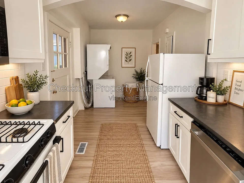 7336 Forsyth Blvd #103
