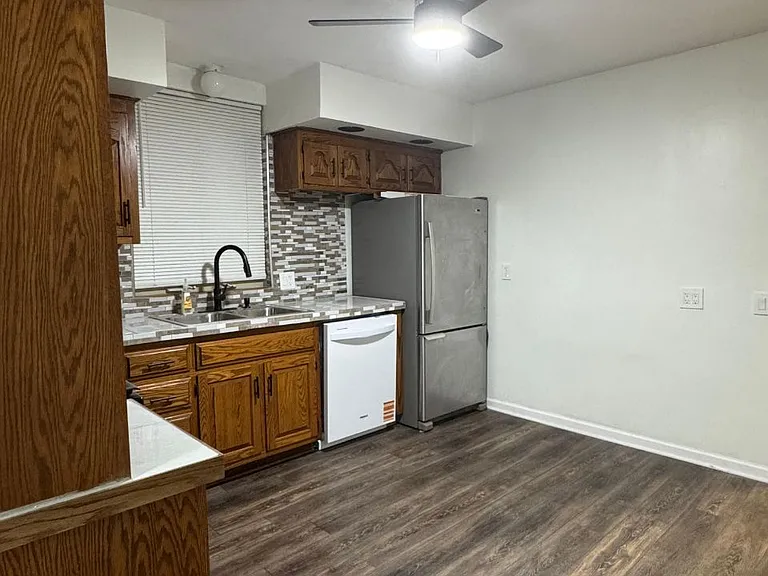 6135 S Massasoit Ave #1 — Photo 4