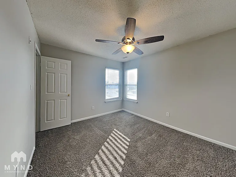 1698 Prairieview Ln — Photo 26