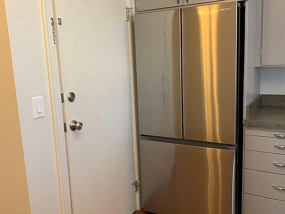 4th image of 1224 Lewis Ave