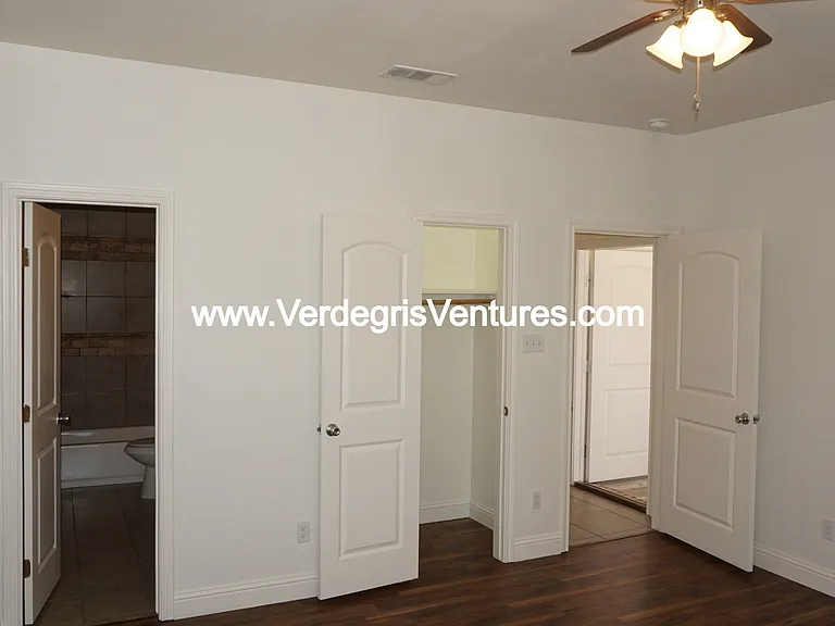 236 S Scott St #76028 — Photo 11