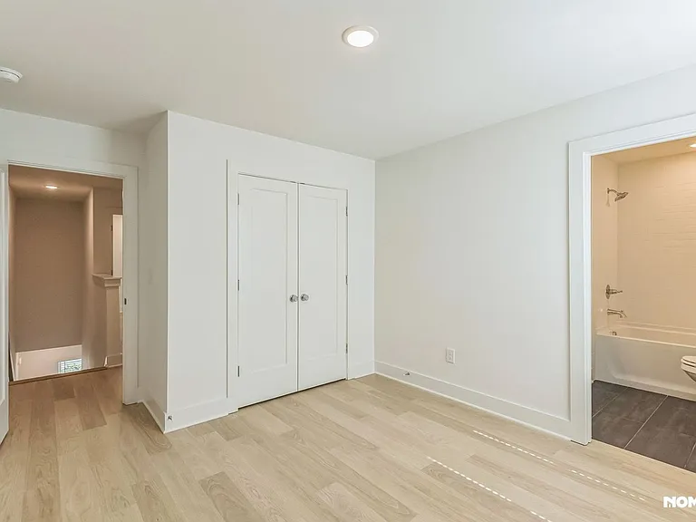 550 Markham St #10 — Photo 23