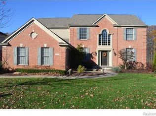 5220 Creekmonte Dr, Rochester, MI 48306