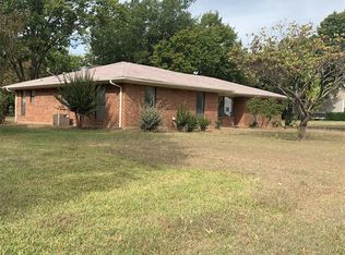 506 Denison St, Nocona, TX 76255