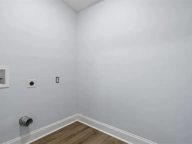 2223 Columbia Dr — Photo 23