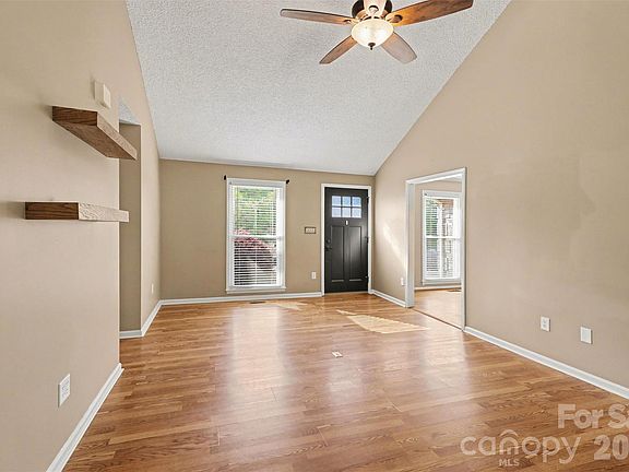 2nd image of 496 Majestic Ct SE