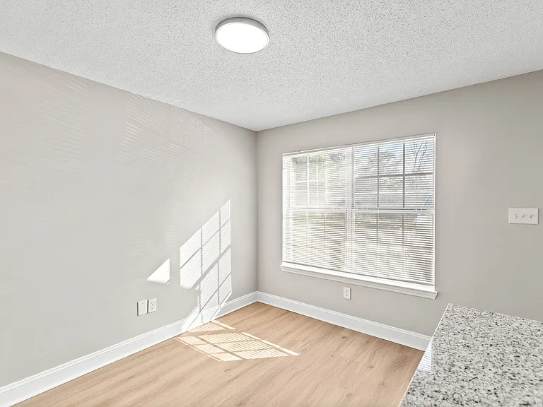 Addison Way — Photo 12
