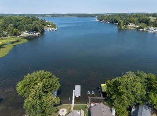 220 Lane 150 Hamilton Lk, Hamilton, IN 46742