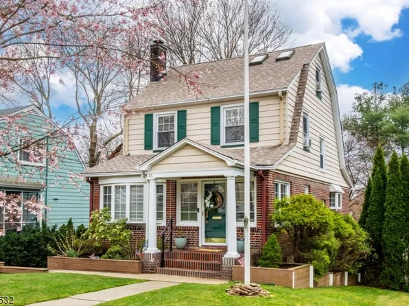 25 Freeman St, Roseland Boro, NJ 07068