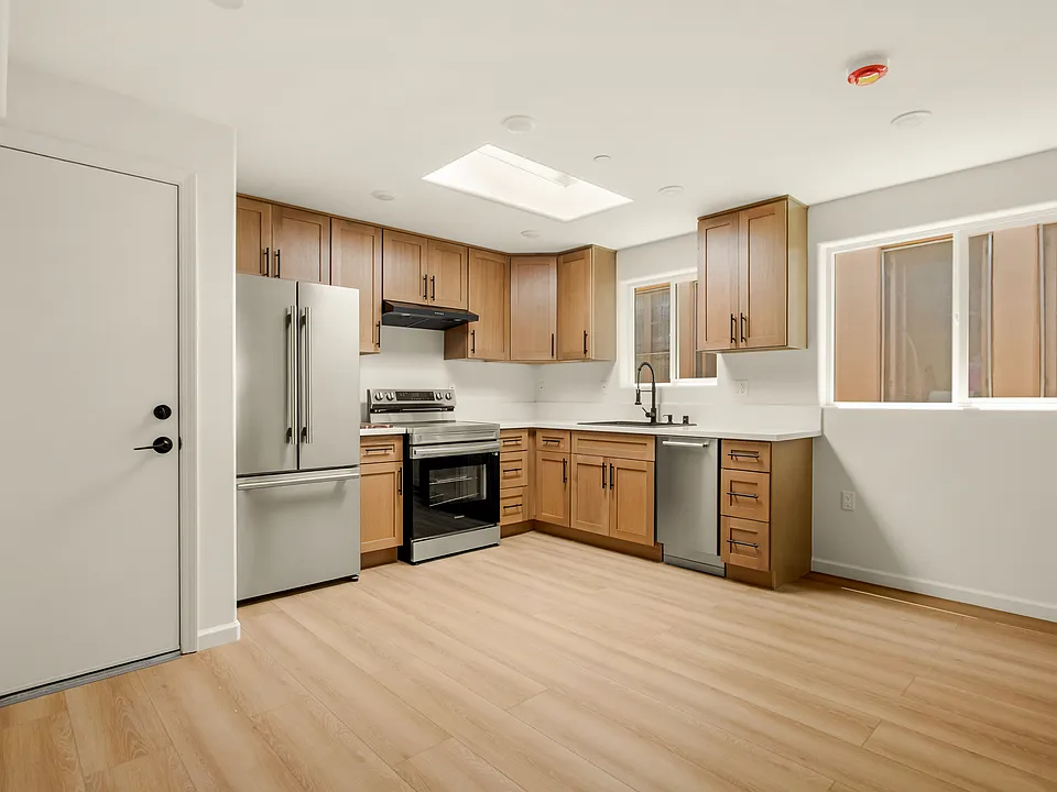 2233 Merton Ave #2