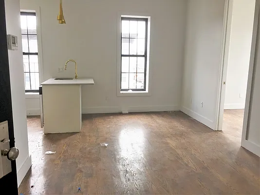 Rented by Premier Metro Realty Corp | media 60