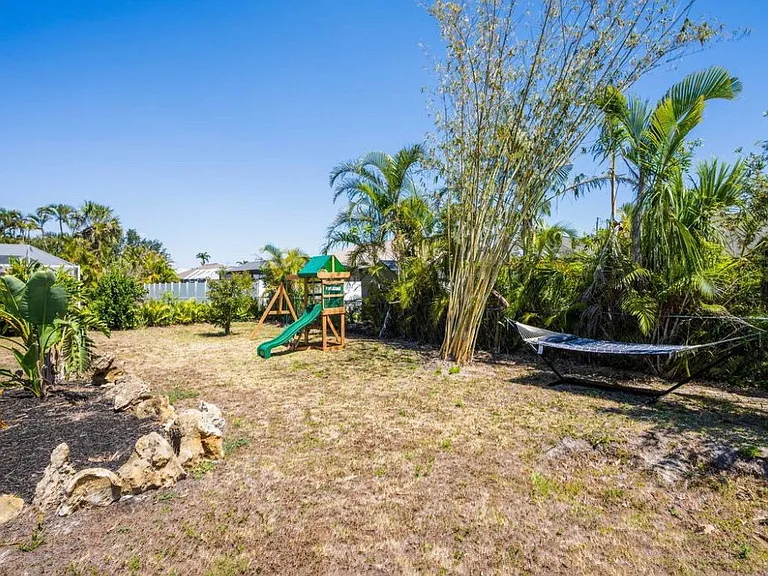 3649 SE 5th Ct — Photo 44