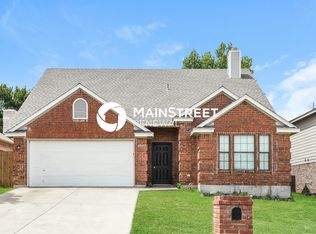 6449 Canyon Trl, Lake Worth, TX 76135