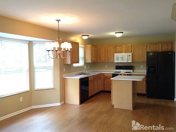 5th image of 658 Weeping Willow Ln
