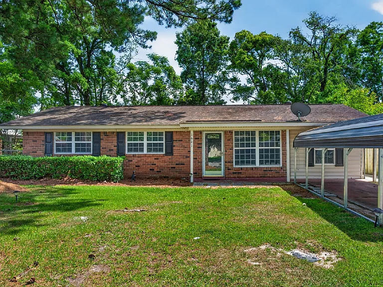 1621 Cloverdale Dr — Photo 1