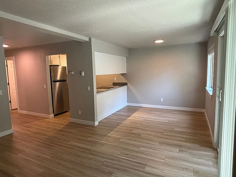 Woodridge Apartments — Photo 7