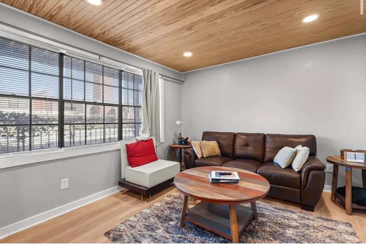 Building Photo - 807 W Trinity Ave #144