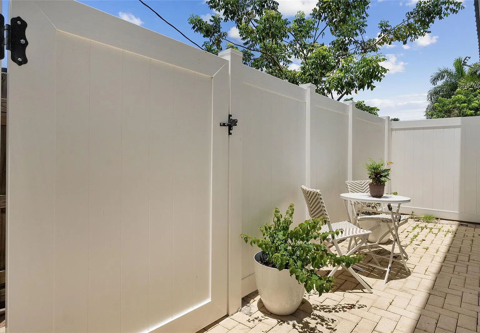 2 bed, 988 sqft, $1,849 — Photo 4