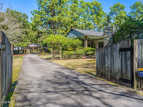 3rd image of 250 Country Club Circle