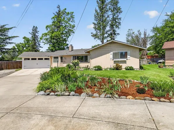 1621 Gayety Ln, Medford, OR 97504