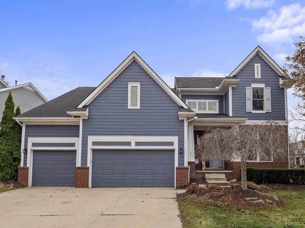 6135 Strawberry Cir, Commerce Township, MI 48382