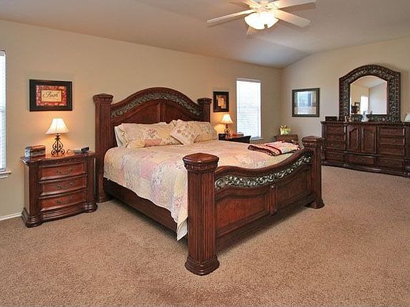 5th image of 822 Park Point