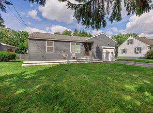 118 Clarence Dr, North Syracuse, NY 13212