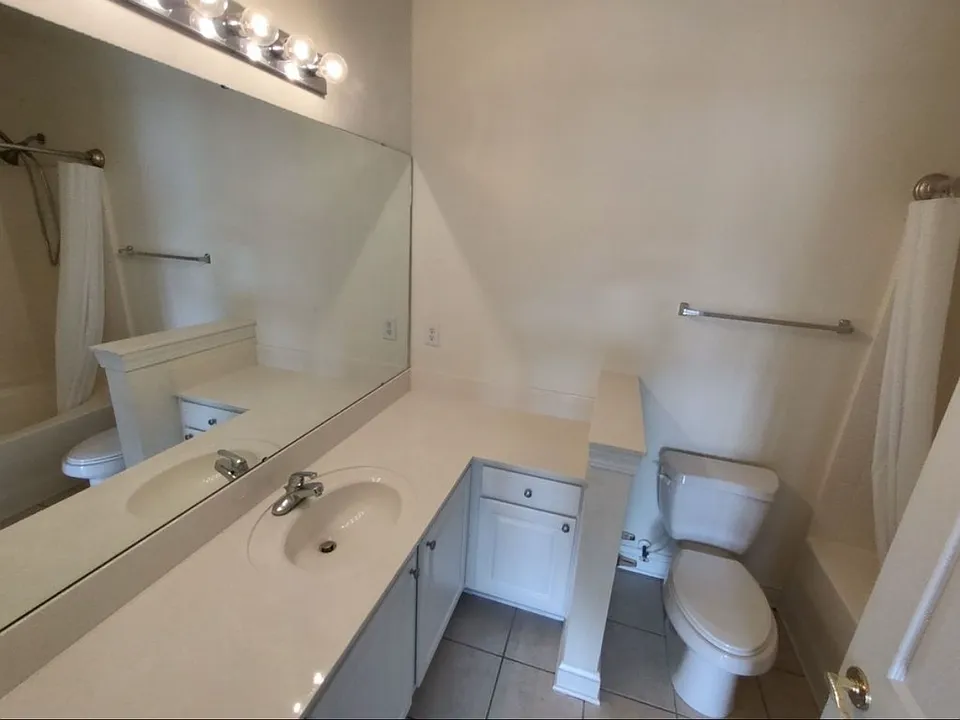 114 Fountain Pointe Ln #304