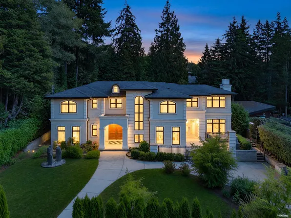 920 3rd St, West Vancouver, BC V7T 2J3