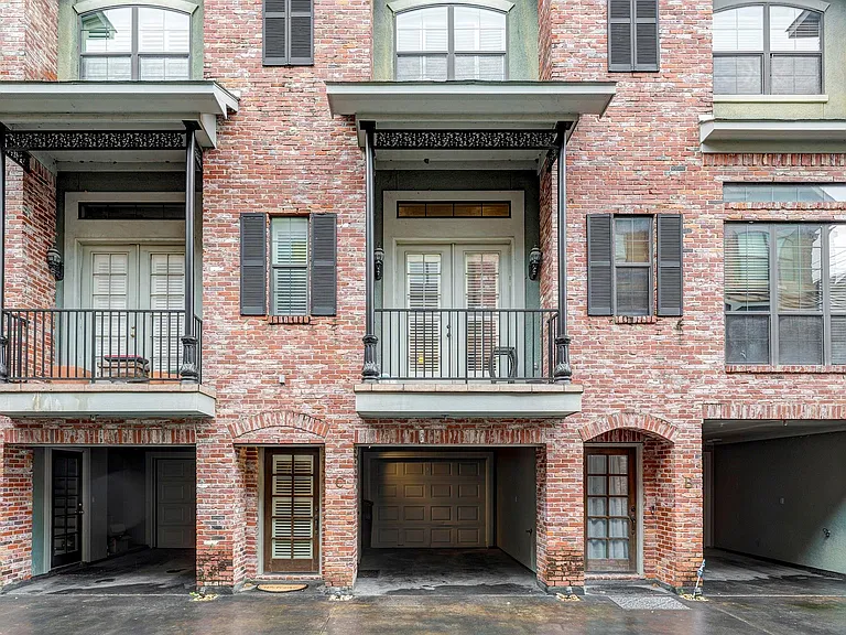 2346 Camden Dr #C — Photo 2