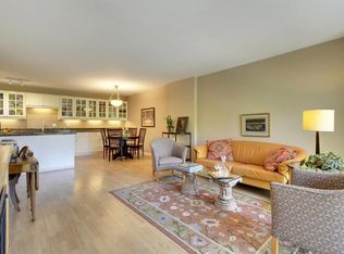 210 W Grant St APT 421, Minneapolis, MN 55403